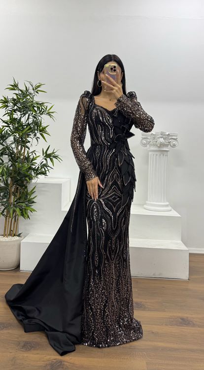 Siyah Çiçek Detay İşlemeli Abiye Elbise